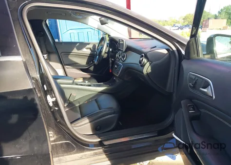 2015 Mercedes-Benz Gla 250 4Matic z USA, uszkodzony, nr VIN WDCTG4GB7FJ033114